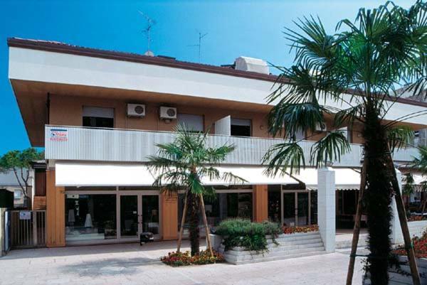 Residenza Canova Lignano Sabbiadoro Extérieur photo